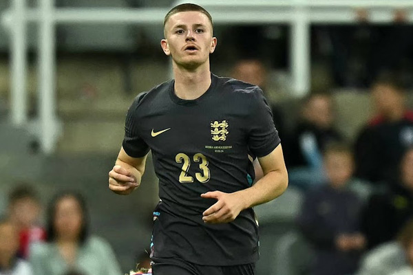 อดัม วอร์ตัน