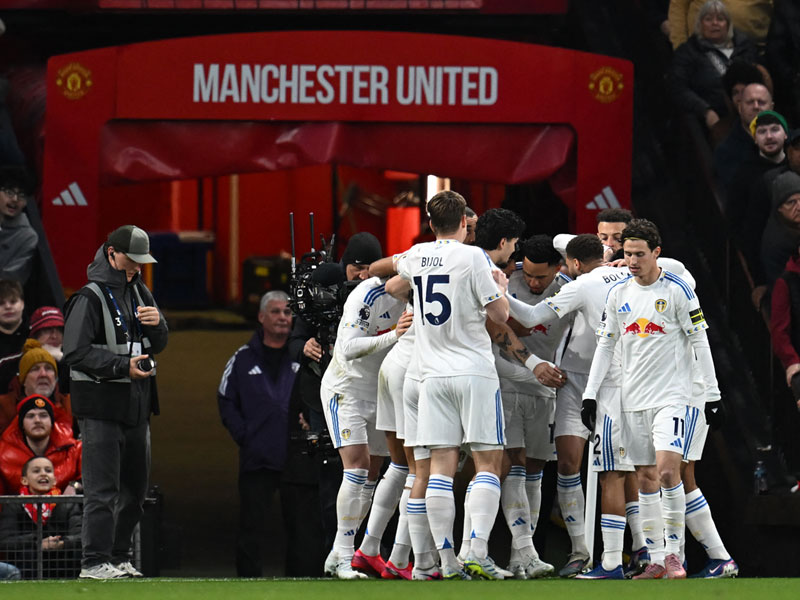 พรีเมียร์ลีก อังกฤษ : แมนยู 1-2 ลีดส์