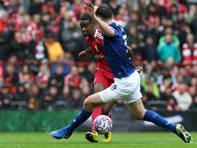 พรีเมียร์ลีก อังกฤษ : ลิเวอร์พูล 2-1 เอฟเวอร์ตัน 