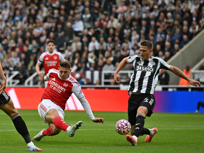 พรีเมียร์ลีก อังกฤษ : นิวคาสเซิ่ล 1-2 อาร์เซน่อล