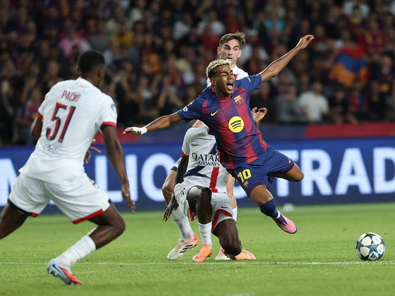 ยูฟ่า แชมเปี้ยนส์ ลีก : บาร์เซโลน่า 1-2 เปแอสเช