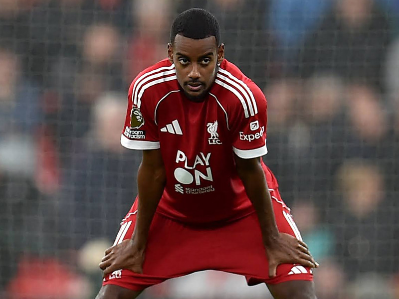 อเล็กซานเดอร์ อิซัค ถูกอดีตแข้ง ลิเวอร์พูล วิจารณ์วิ่งจนหอบแต่ไม่สร้างอันตรายเลย