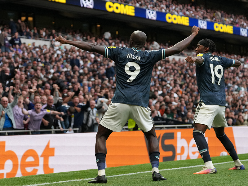 พรีเมียร์ลีก อังกฤษ : สเปอร์ส 0-2 นิวคาสเซิล
