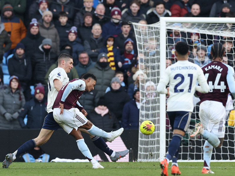 พรีเมียร์ลีก อังกฤษ : แอสตัน วิลล่า 3-1 ฟอเรสต์