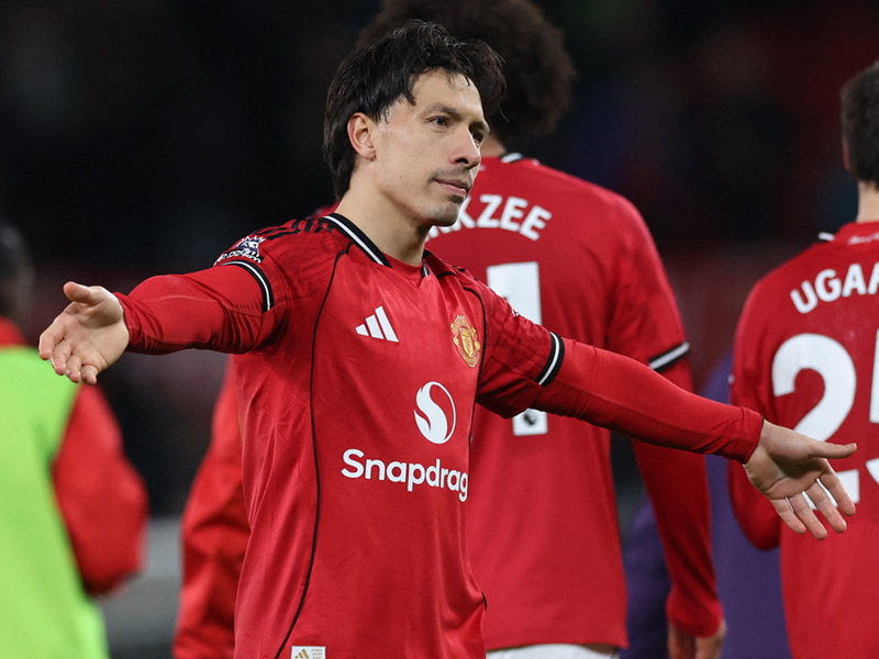 ลิซานโดร มาร์ติเนซ ไม่สนคำวิจารณ์จาก 2 ตำนานหลังช่วย แมนยู กำชัยเหนือ แมนซิตี้