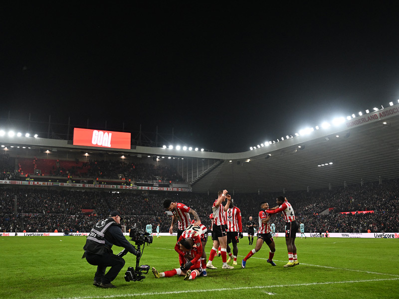 พรีเมียร์ลีก อังกฤษ : ซันเดอร์แลนด์ 3-0 เบิร์นลี่ย์