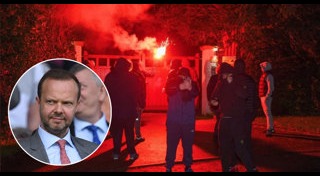 แฟนบอลประท้วง